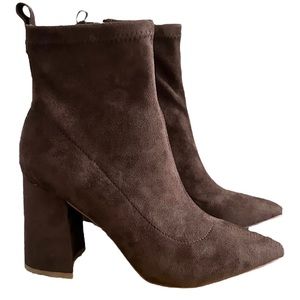 STEVE MADDEN
Suede Stretch Heel Booties - Size 8.5 - New